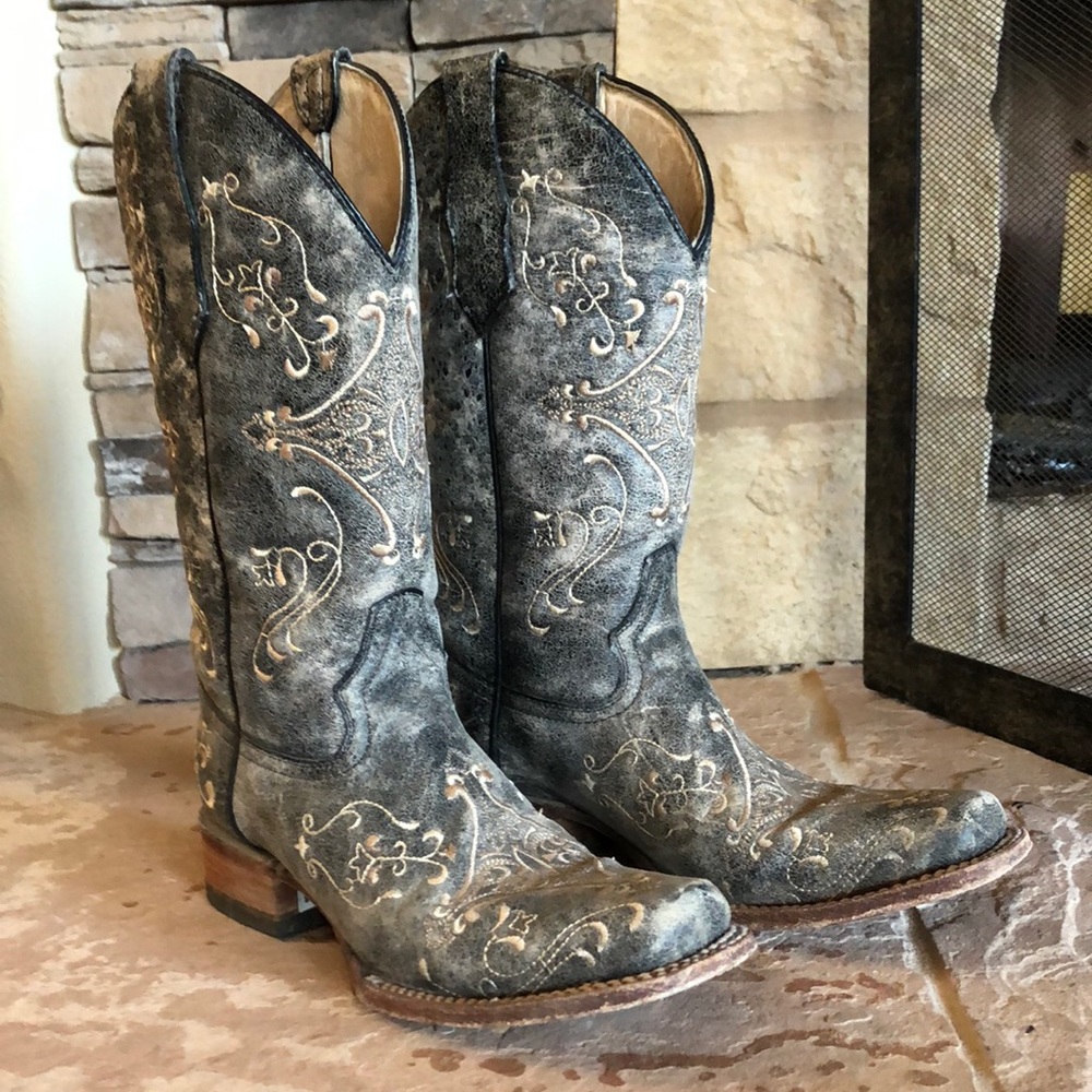Circle G cowgirl boots.